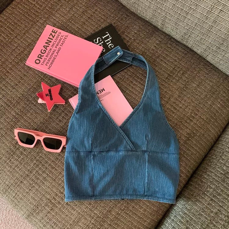 Jade Closet flagship store recommendation: A sophisticated and alluring halter-neck camisole for petite, sexy girls.