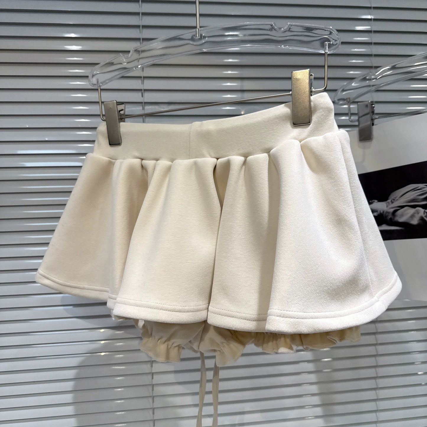 Popular online style, 2025 winter new sweet and elegant elastic waist anti-exposure woolen skirt, midi skirt, puffy skirt for women.