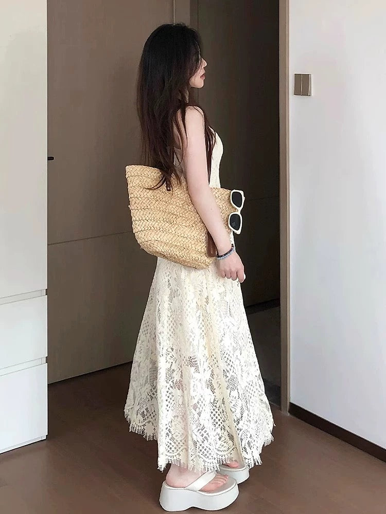 JIUYUEDI's gentle and ladylike heavy jacquard lace waist-cinching slimming spaghetti strap long dress - perfect for late September.