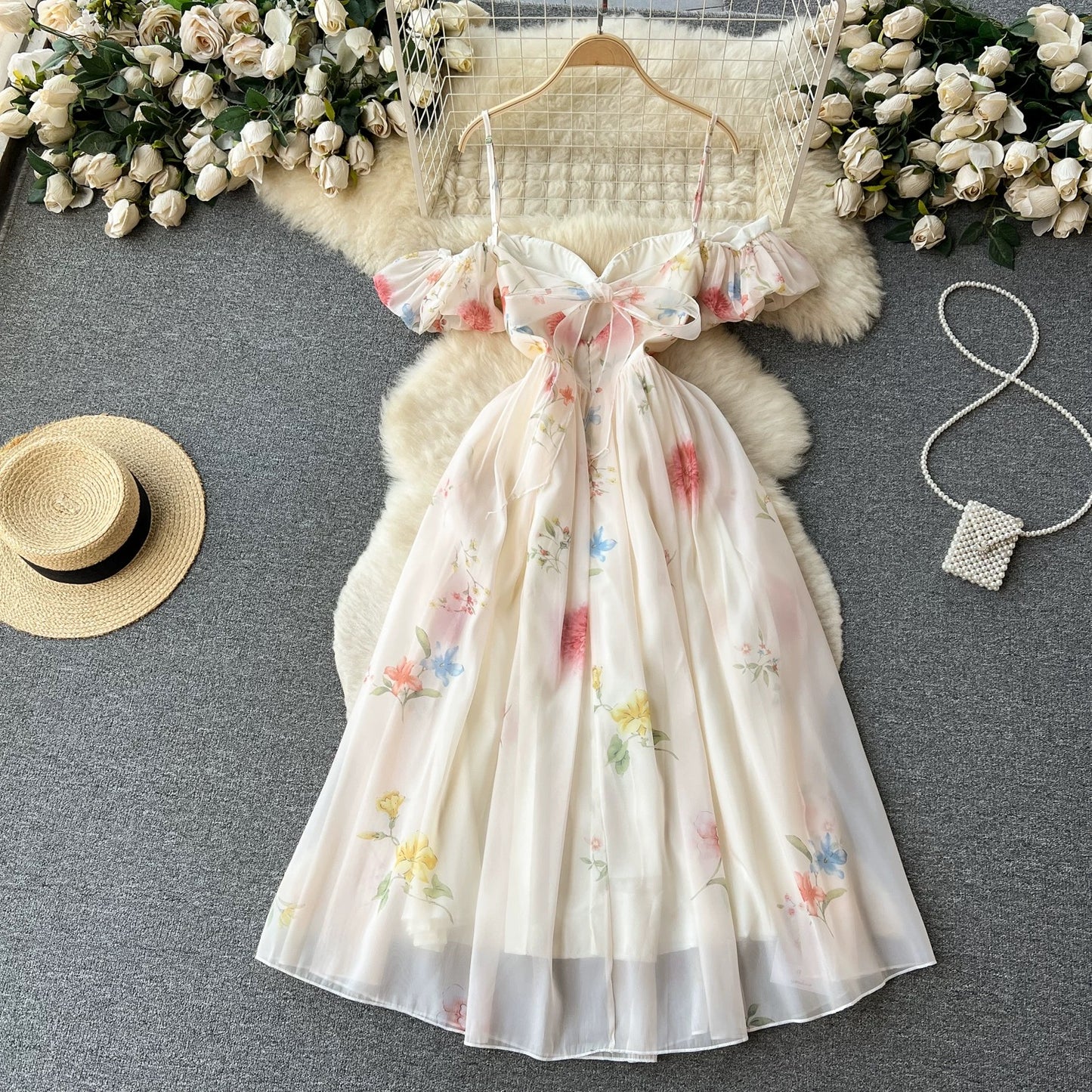 French-style off-the-shoulder strapless suspender dress for women, summer style, gentle and feminine, waist-cinching, floral print, puff sleeves, mesh fairy dress.