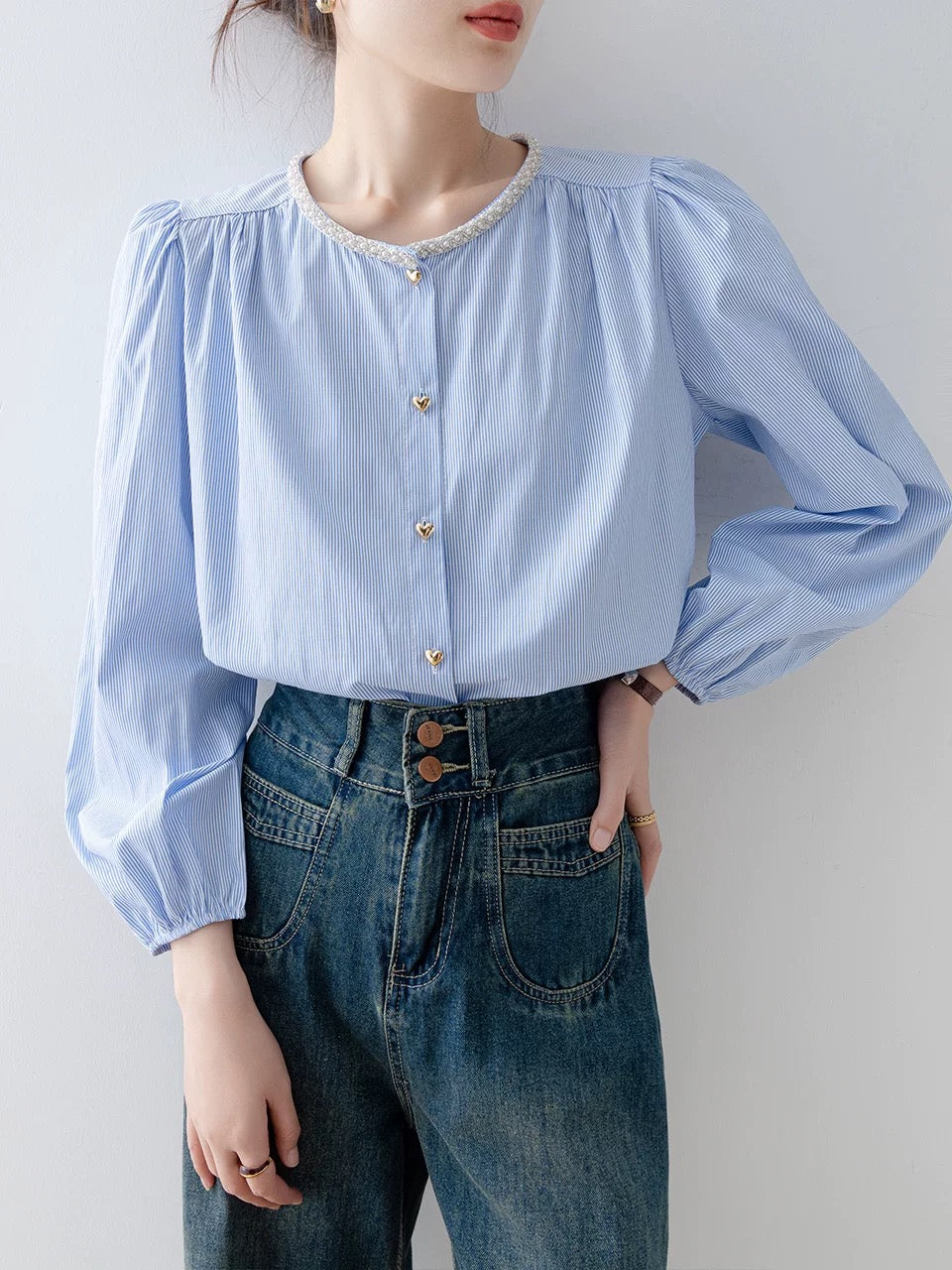 Shirt 2025 new women's light luxury high-end autumn and winter retro light blue round neck striped shirt lantern sleeve top
