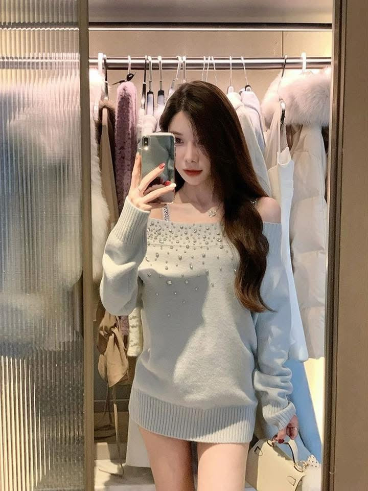 Off-the-shoulder white moonlight rhinestone long-sleeved knit sweater for women, autumn and winter, exquisite and high-end, pure and sexy loose top.