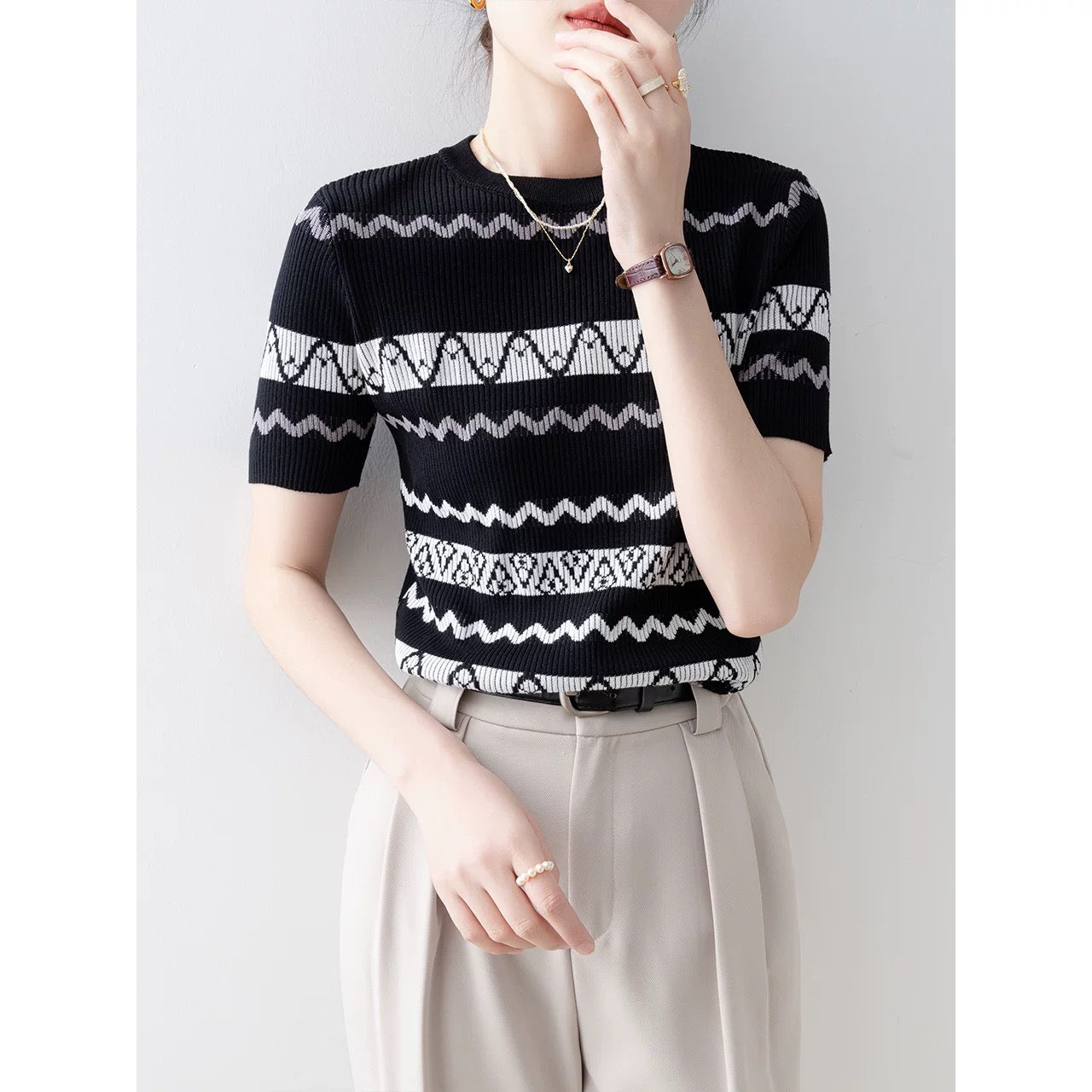 White round neck wave striped sweater female 2025 new summer slim fit pullover unique beautiful short-sleeved top