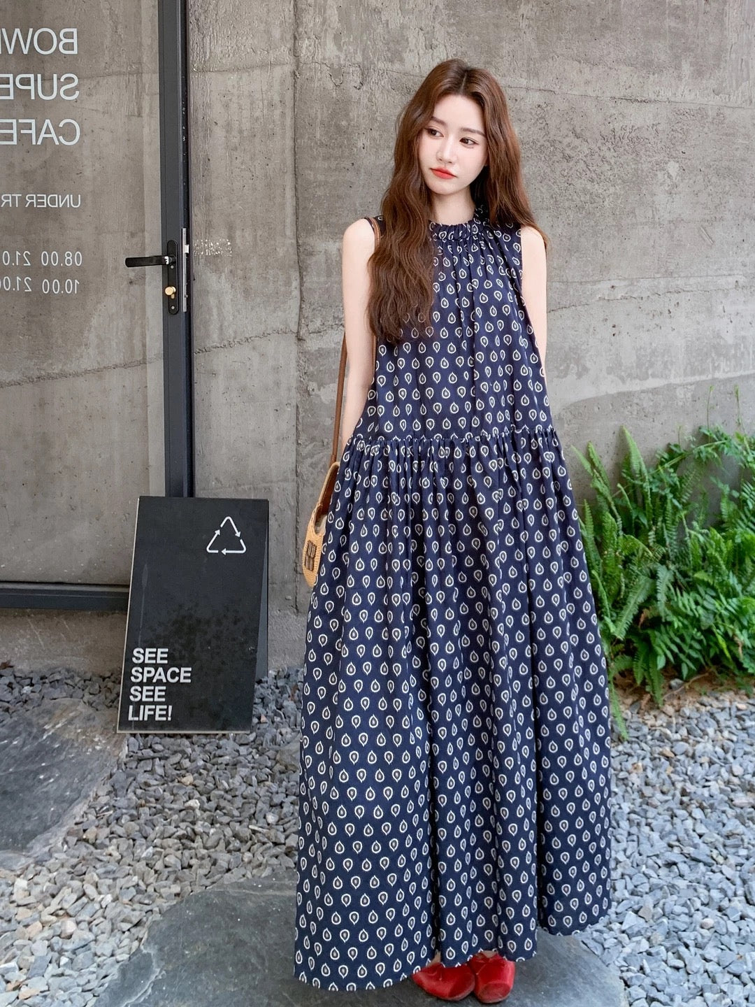 Dark blue French retro floral dress female 2025 summer new style high-end temperament loose sleeveless vest dress