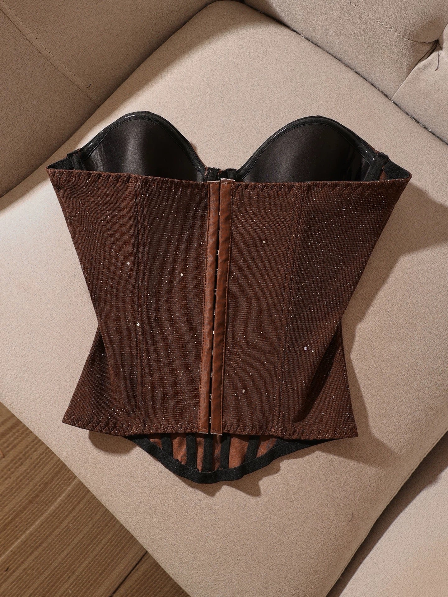 French-style sexy waist-cinching sequined strapless camisole top for women, slim fit, flattering and stylish, perfect for wearing alone.