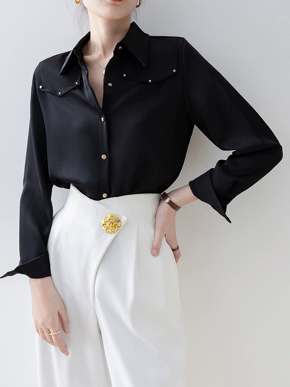 2024 early spring new style this year's popular black shirt French unique unique top spring women's shirt