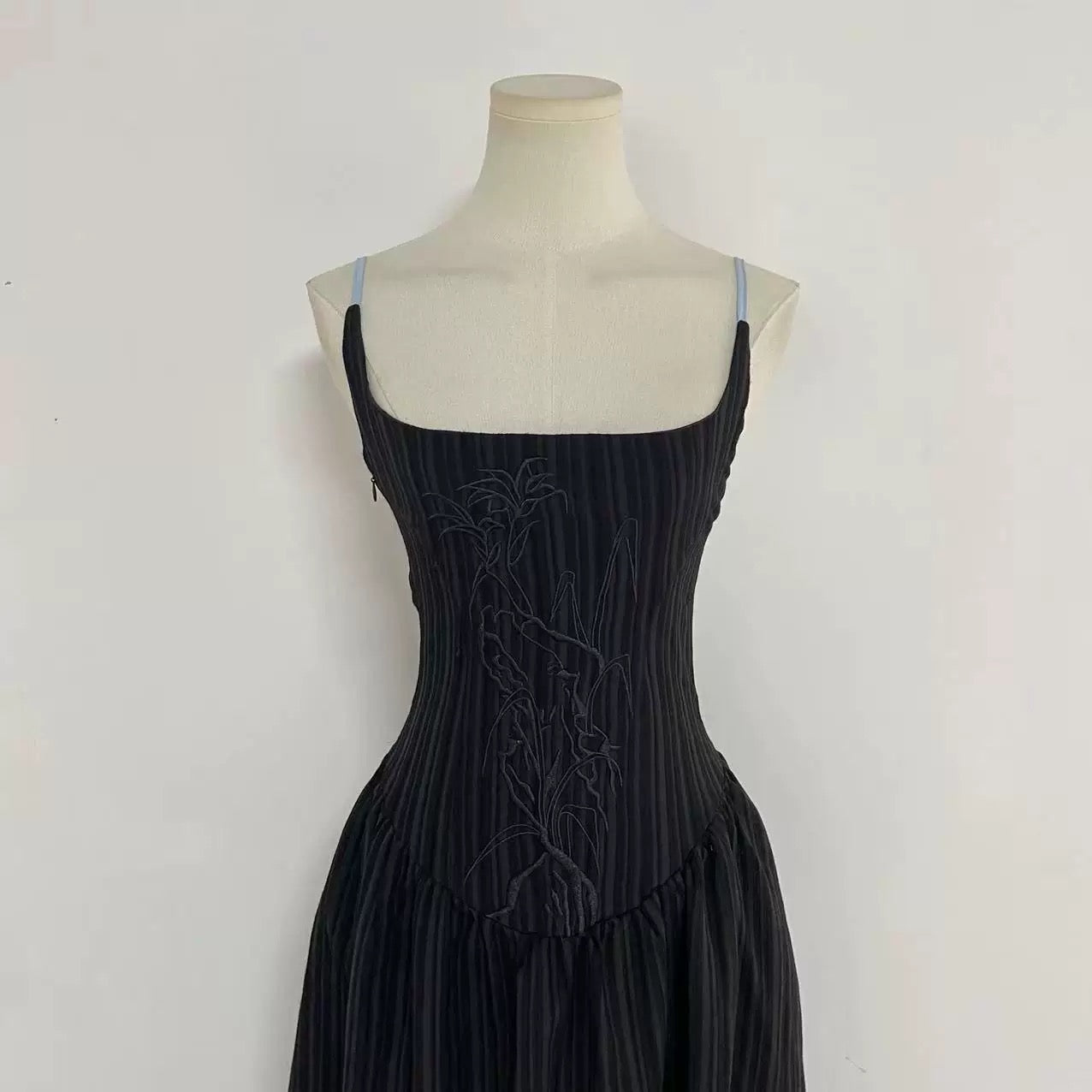 MOXIMOXI Summer New Chinese Embroidery Cotton Long Backless Suspender Holiday Dress