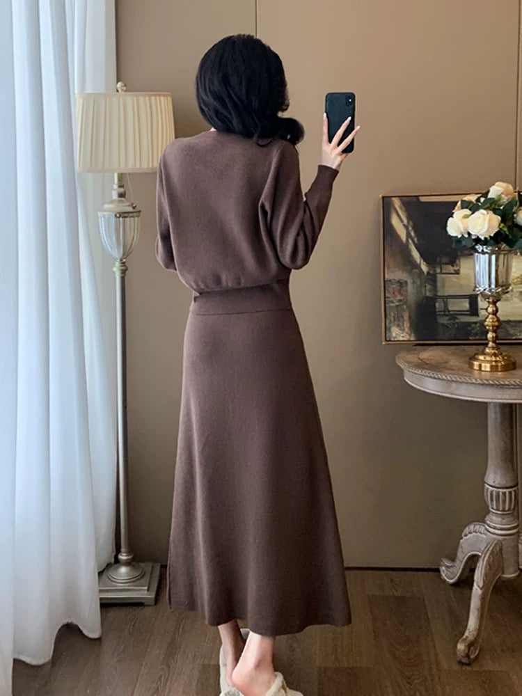 A complete set of early winter knitted fashion suits and skirts that look slim and elegant, a two-piece set with age-reducing sweaters and skirts