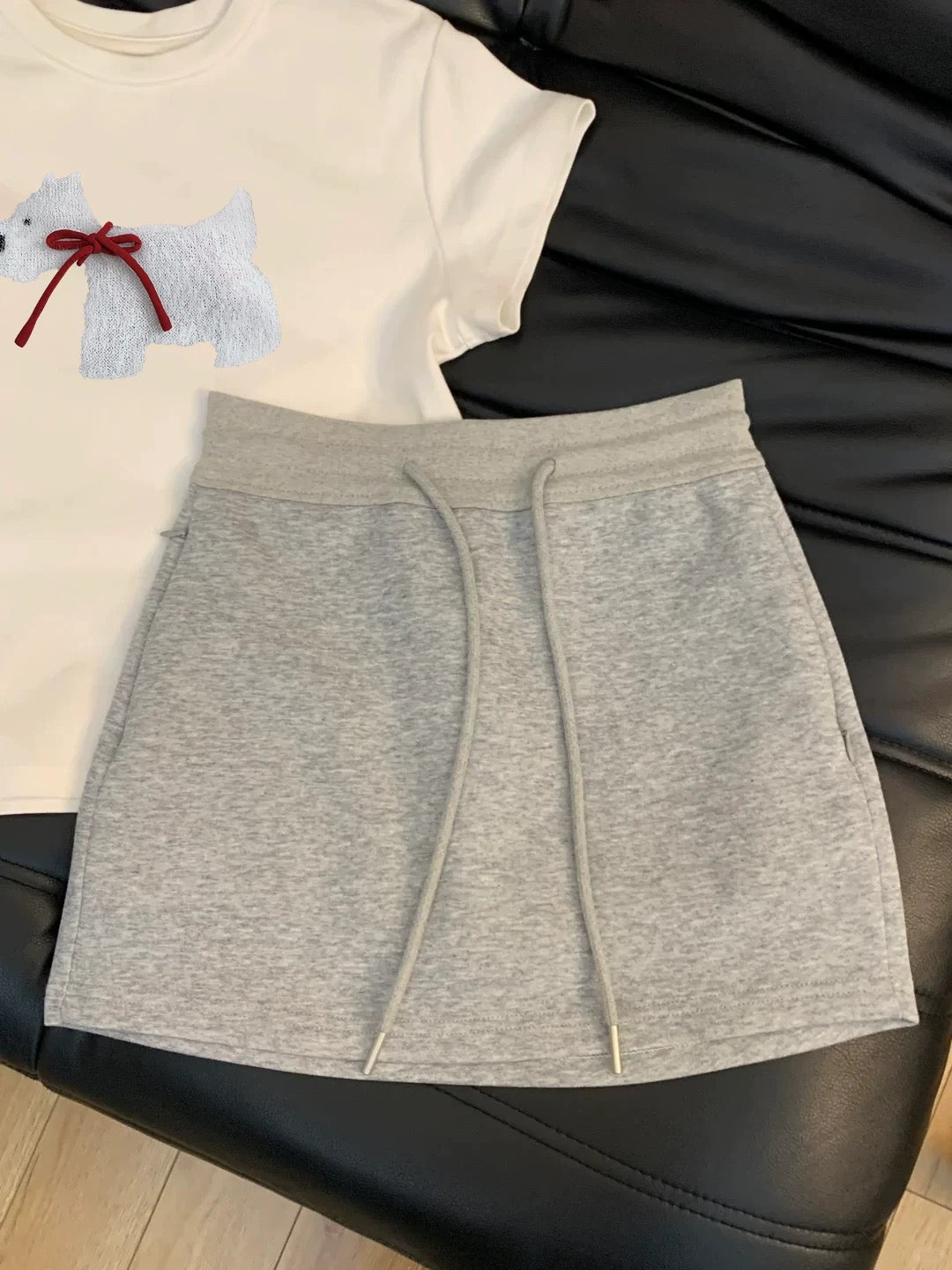 Worry-free inner wear suit! Straight shoulder short-sleeved T-shirt for women, gray short skirt, two-piece suit for petite summer suit