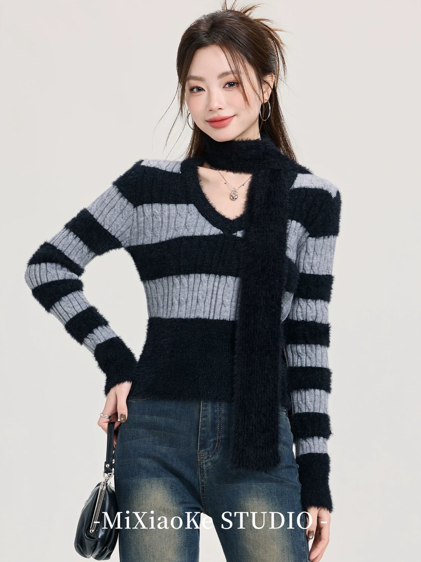 Mi Xiaoke contrast color striped V-neck mohair sweater for women autumn and winter mink velvet thickened knitted sweater short top