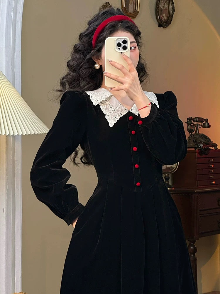 Mrs. Xiao's new autumn and winter retro French waist temperament black and white velvet lace splicing long-sleeved dress for women