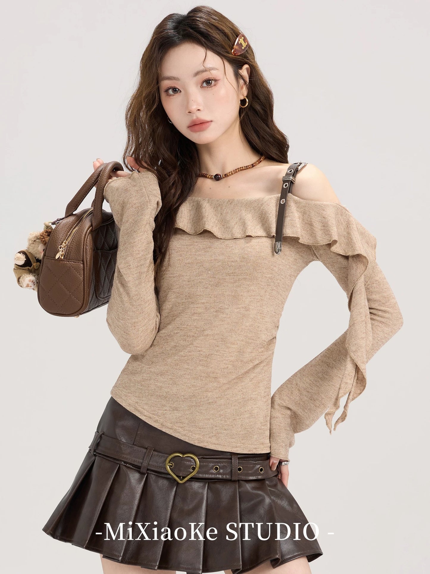 Mi Xiaoke American retro knitted sweater long-sleeved T-shirt women's early autumn chic design irregular oblique shoulder top