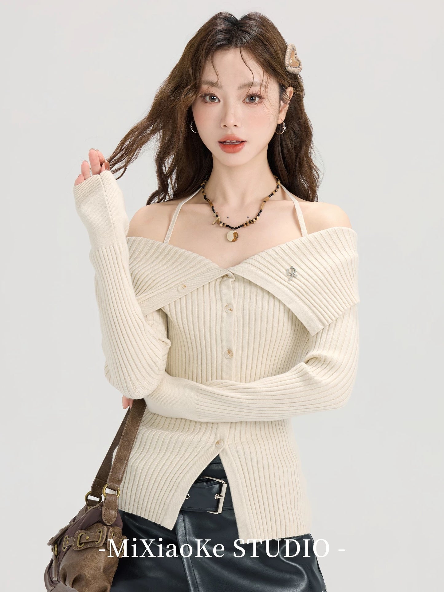 Mi Xiaoke one-shoulder halter neck knit sweater sweater women autumn 2025 new design off-shoulder small top
