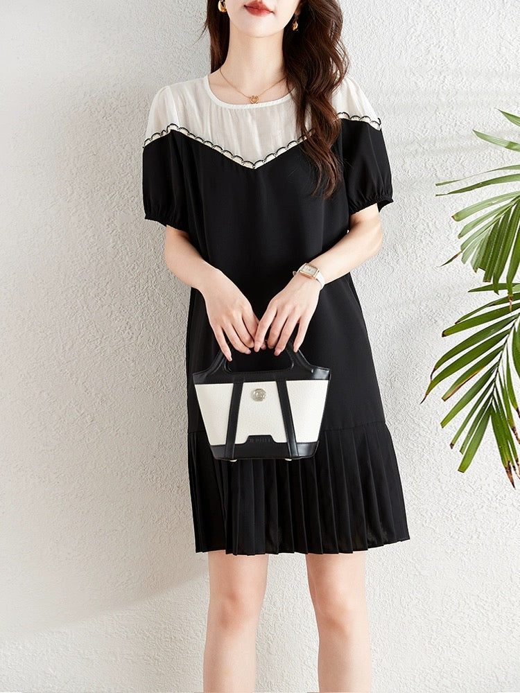 Black and white contrasting color splicing dress for women summer 2024 new French style loose belly-covering slim pleated skirt for small people