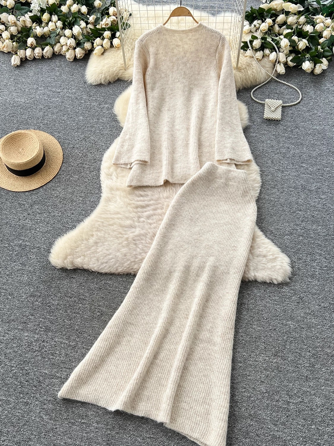 Lazy style casual wear for women in autumn and winter, loose round neck casual long-sleeved single-breasted knitted top with high waist skirt
