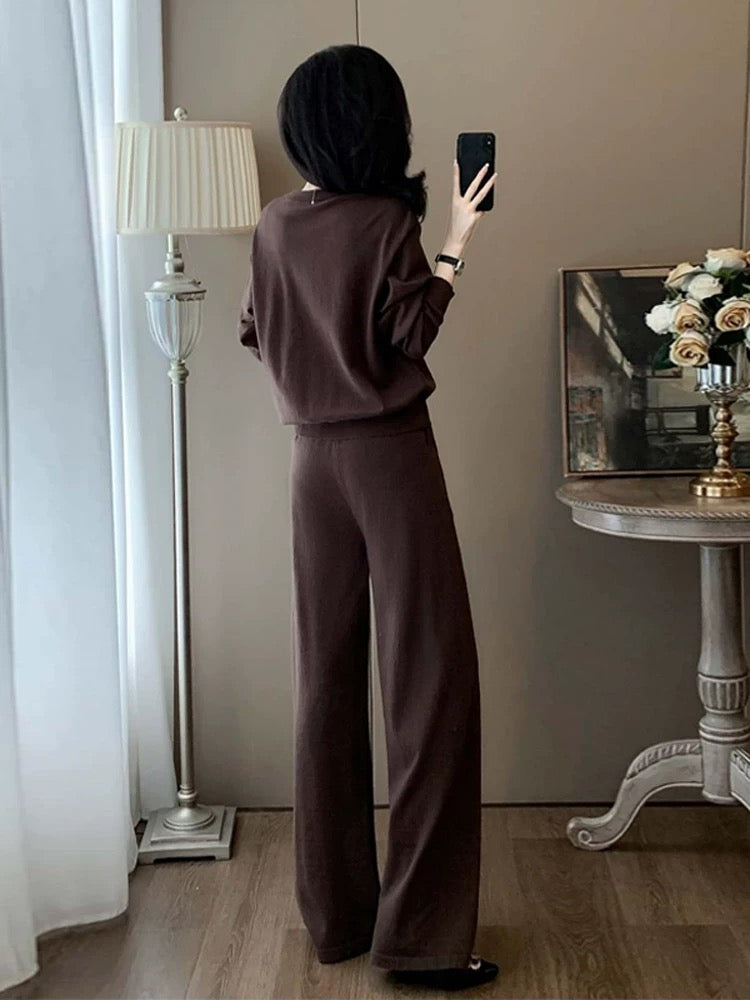 Brown sports and leisure suit for women in spring and autumn, loose and fashionable, age-reducing knitted top, wide-leg pants, two-piece set