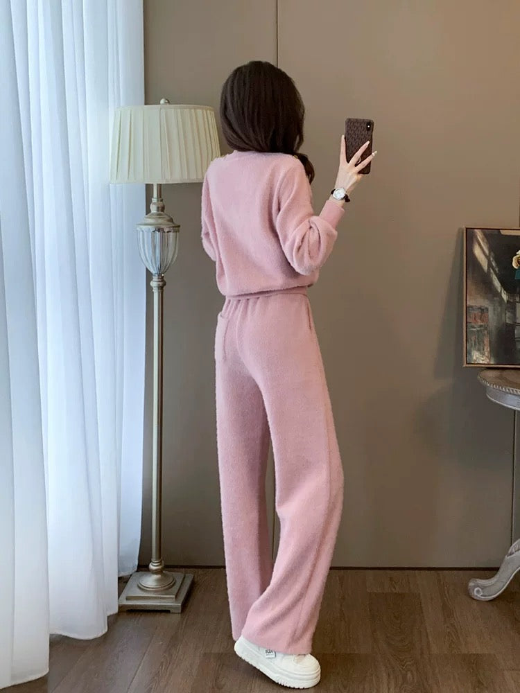 Pink high-end sports casual suit for women in autumn and winter fashion slimming Internet celebrity street sweatshirt wide-leg pants two-piece set