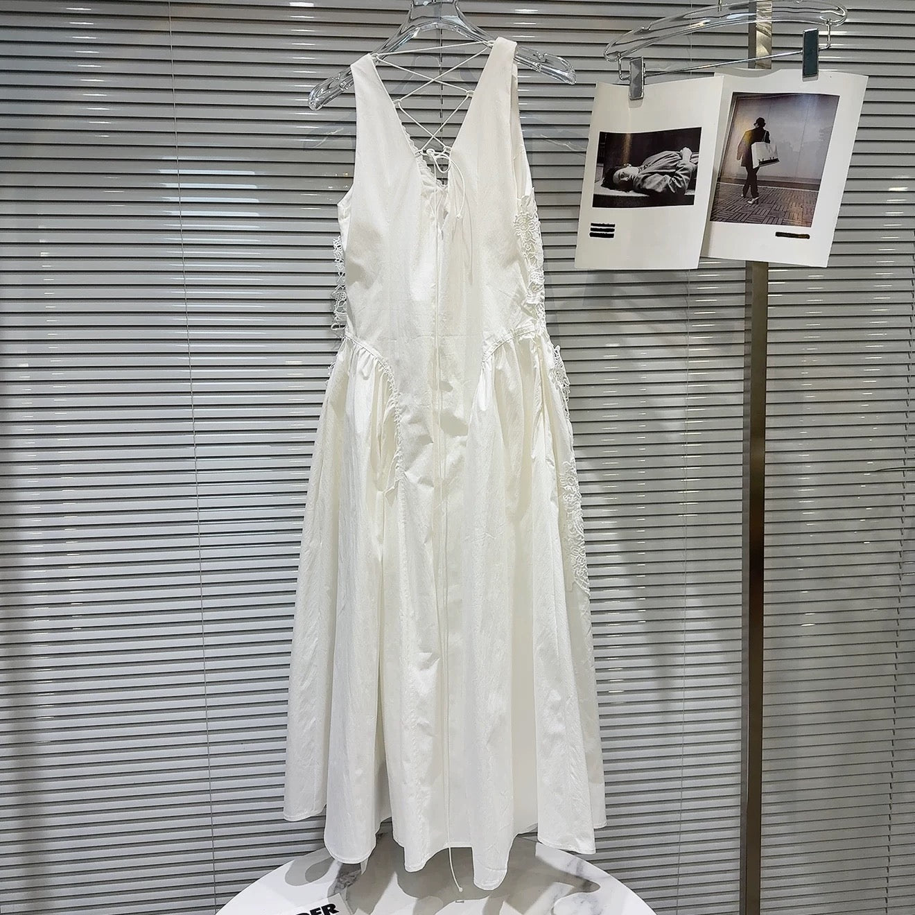 Popular online style, 2026 Spring New French Elegant V-neck Crochet Lace Patchwork Long Vest Dress