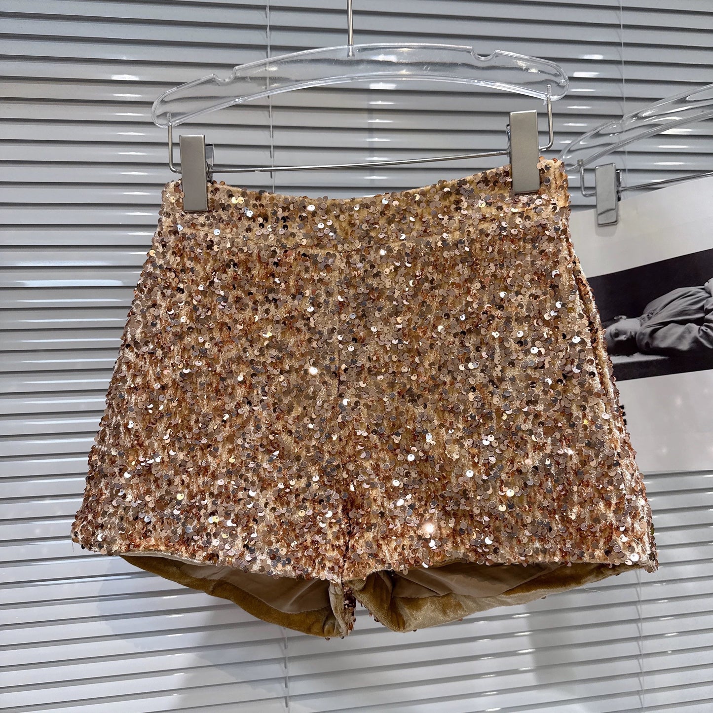 Popular online style, 2026 Spring New Arrival, Light Luxury Elegant Gold Sequin Tweed Short Jacket + Shorts Set for Women