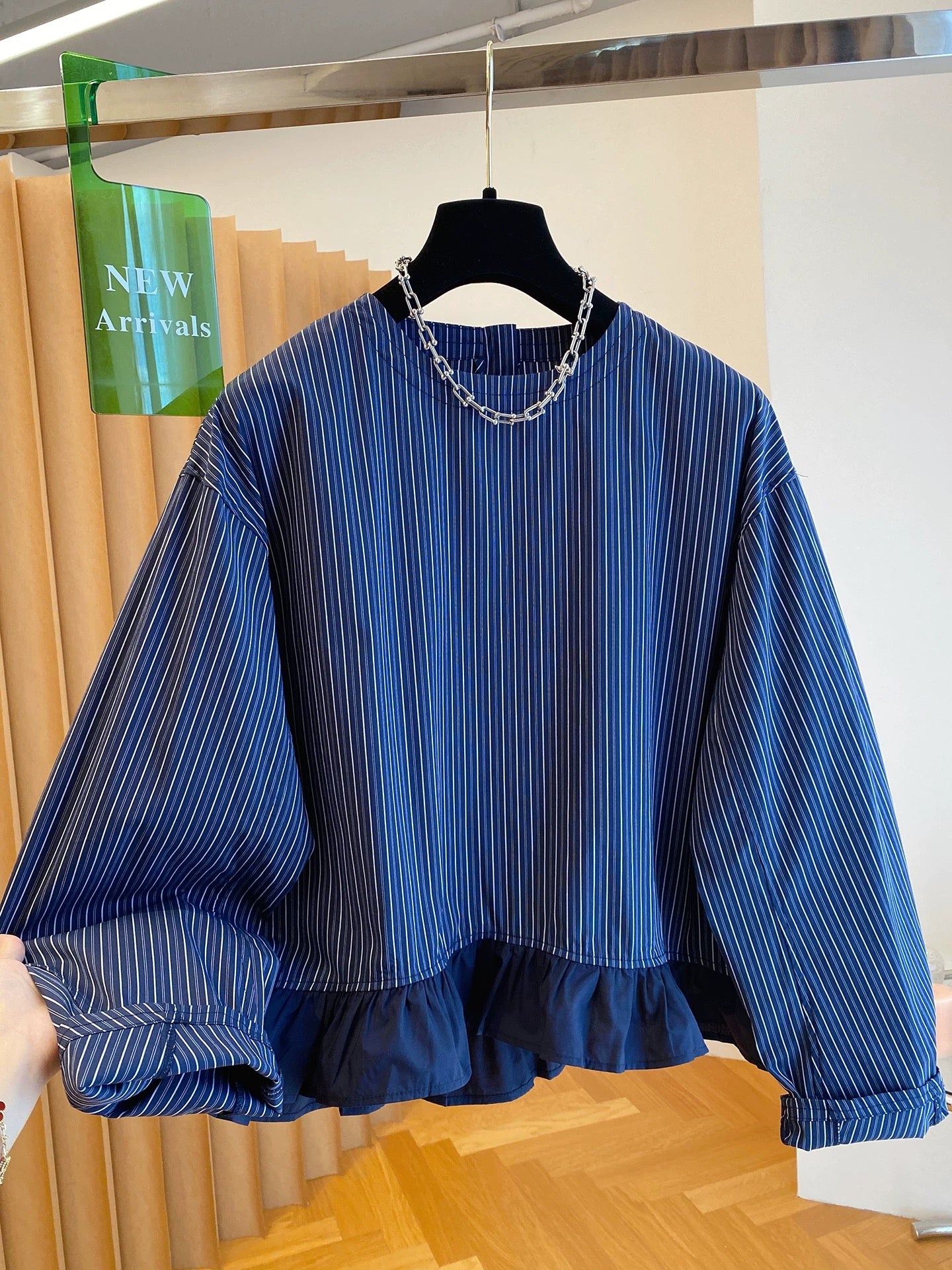 High-intelligence loose striped shirt women's autumn 2025 new autumn super good-looking blue pullover round neck shirt top