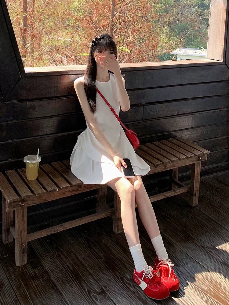 French sleeveless white vest dress for women in summer with small waist and temperament irregular sweet princess short skirt