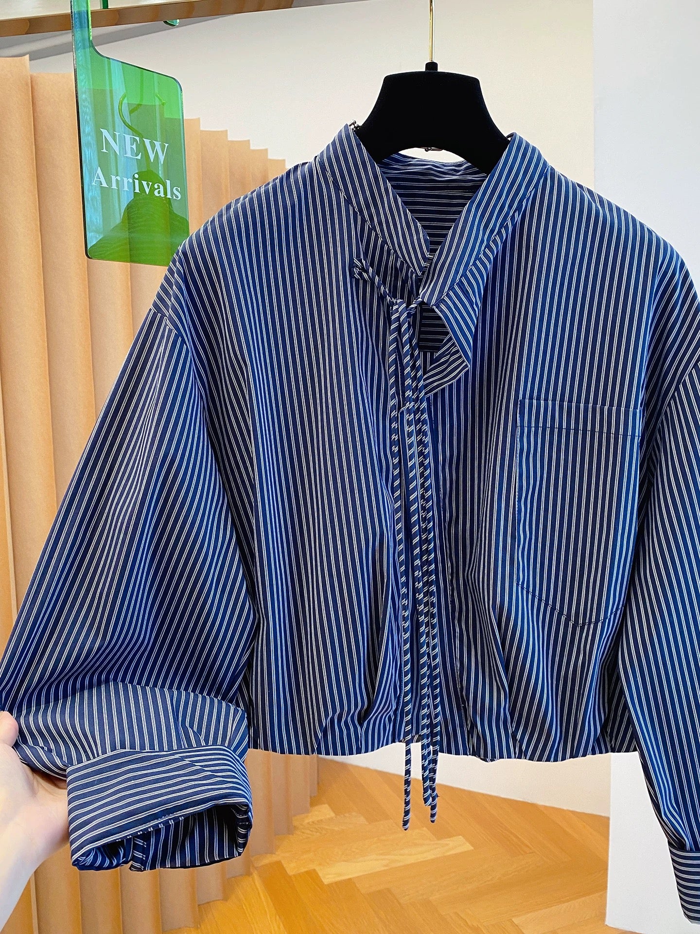 High-end lace-up stand-up collar striped shirt for women 2025 new autumn super good-looking loose temperament short top