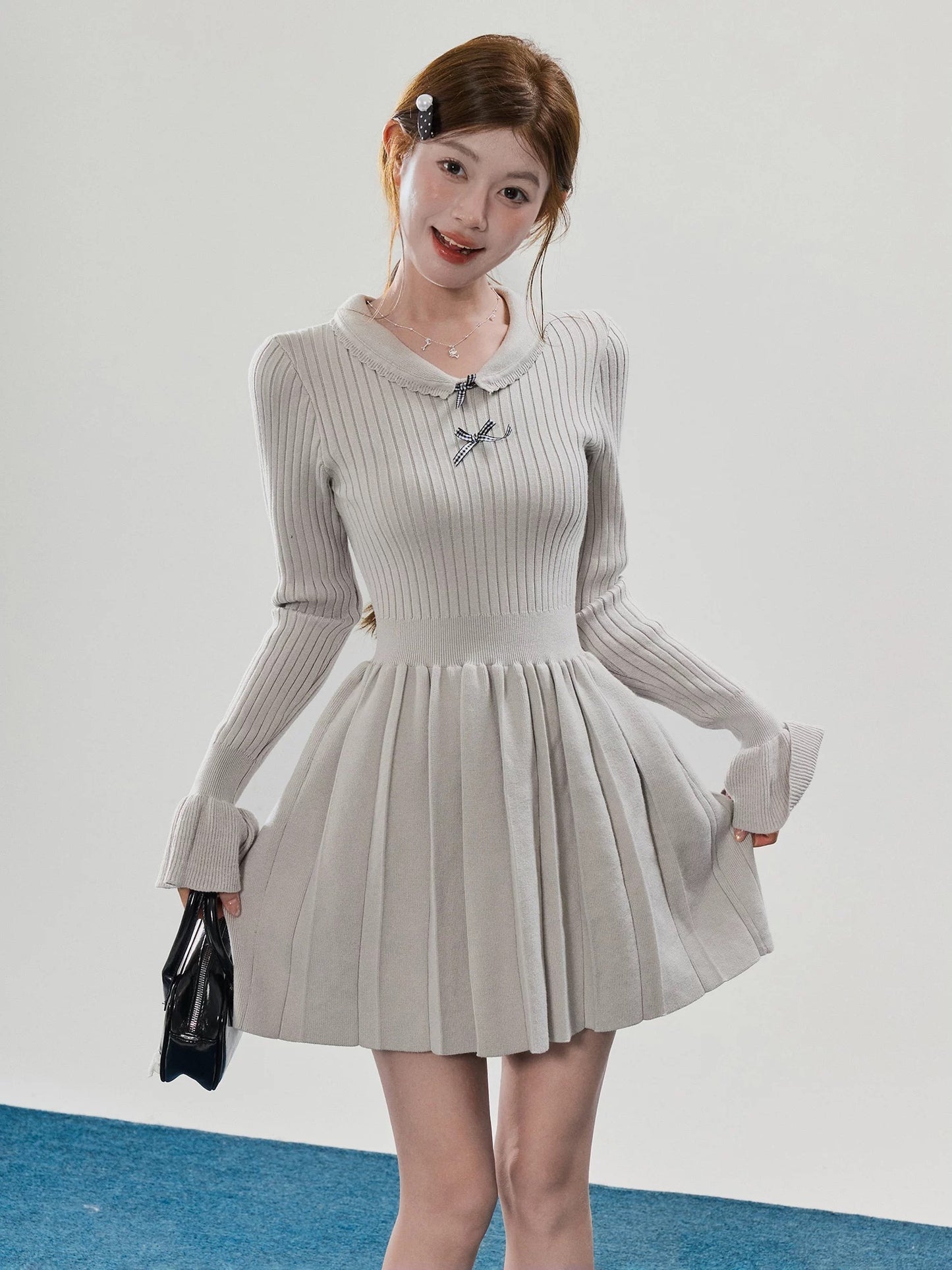 Sweety French-style gray bow knit top for women, slimming and perfect for layering with a pleated dress.