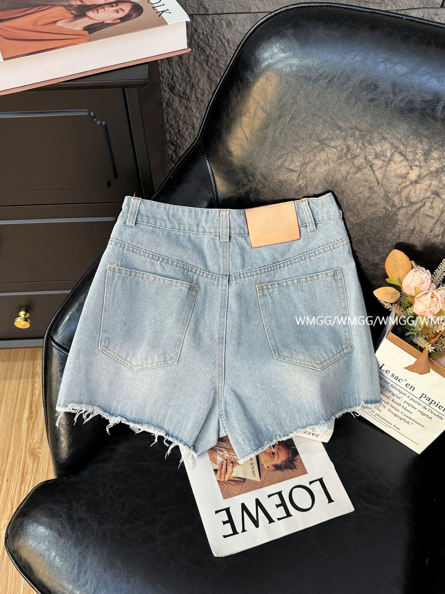 Denim shorts for women to wear as outerwear in summer 2025 new heavy-duty luxury diamond-studded jacquard a-line raw-edge straight-tube casual pants