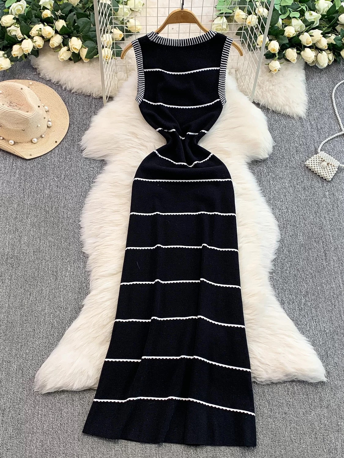 Hepburn-style black camellia striped U-neck knitted vest dress for women, summer high-waisted slimming A-line base skirt