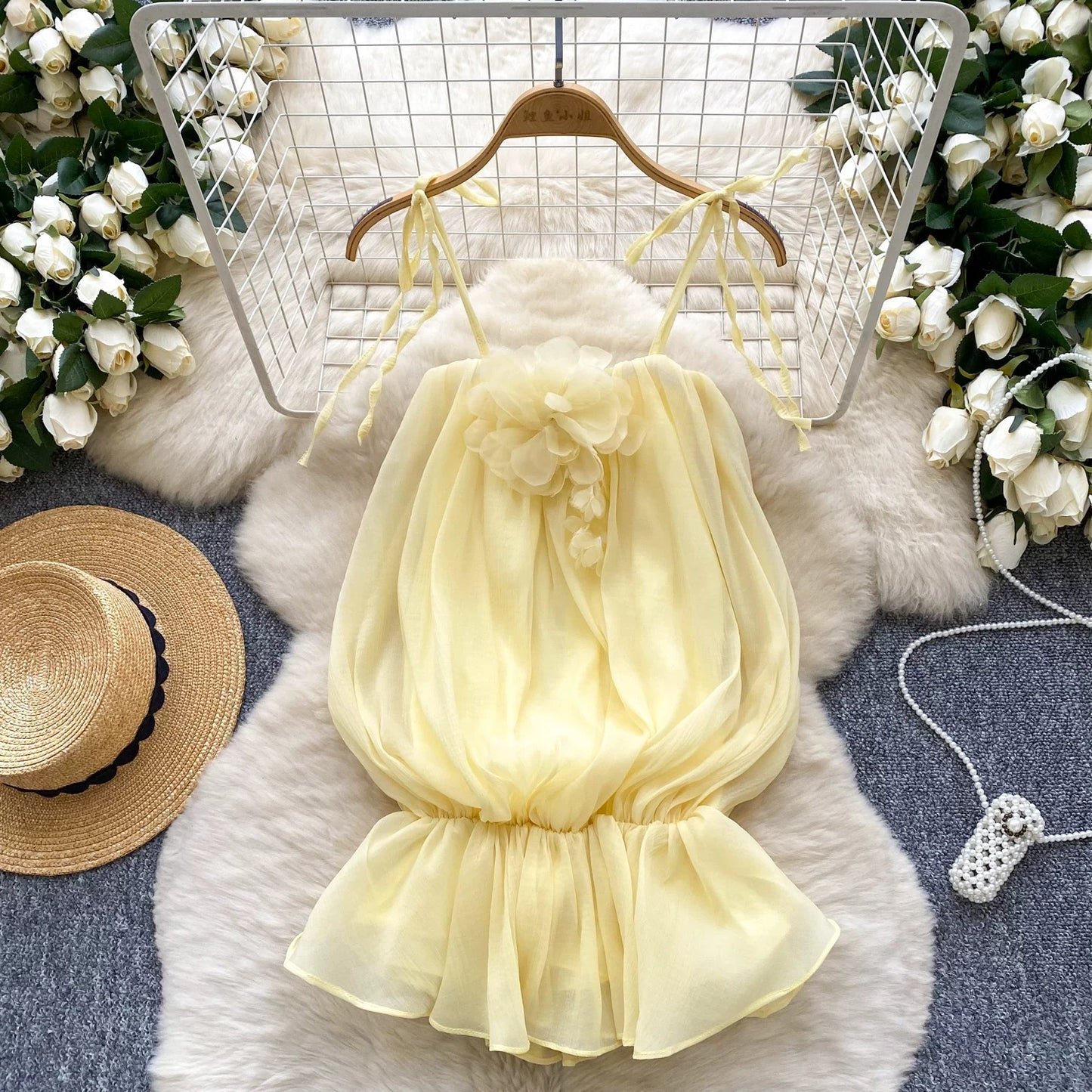 Fairy-like top, summer 2025, atmospheric three-dimensional floral camisole with a fitted waist and ruffled hem, chiffon vacation vest.