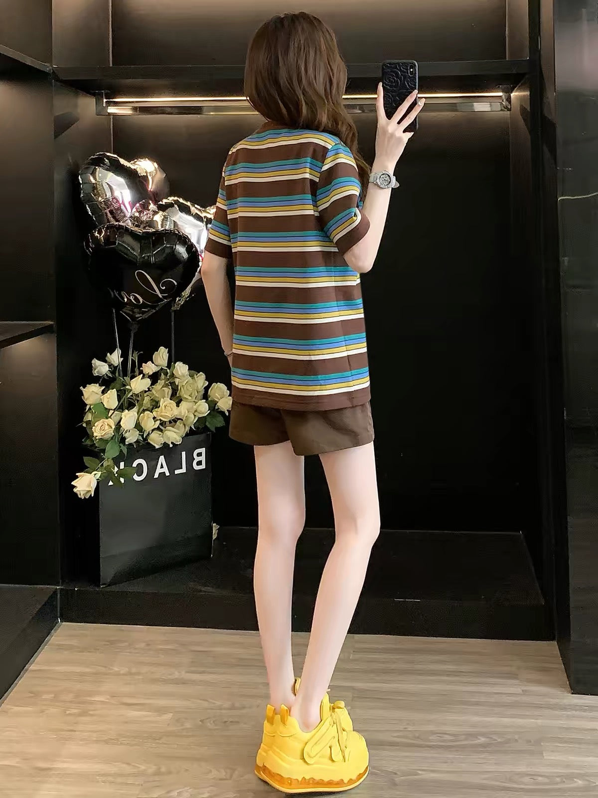Stylish striped short-sleeved sports set for women (Summer 2026): a trendy, casual, and loose-fitting two-piece outfit with shorts—designed to create a youthful, slimming look.