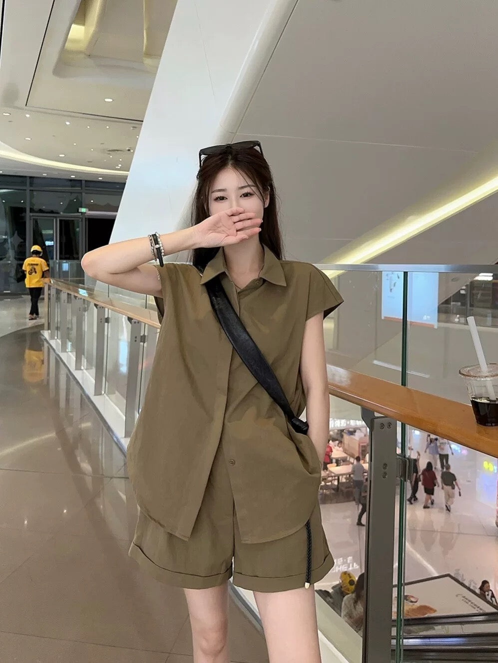 Retro Hong Kong style loose shirt women's summer brown suit niche high-waisted casual wide-leg shorts fashion two-piece set