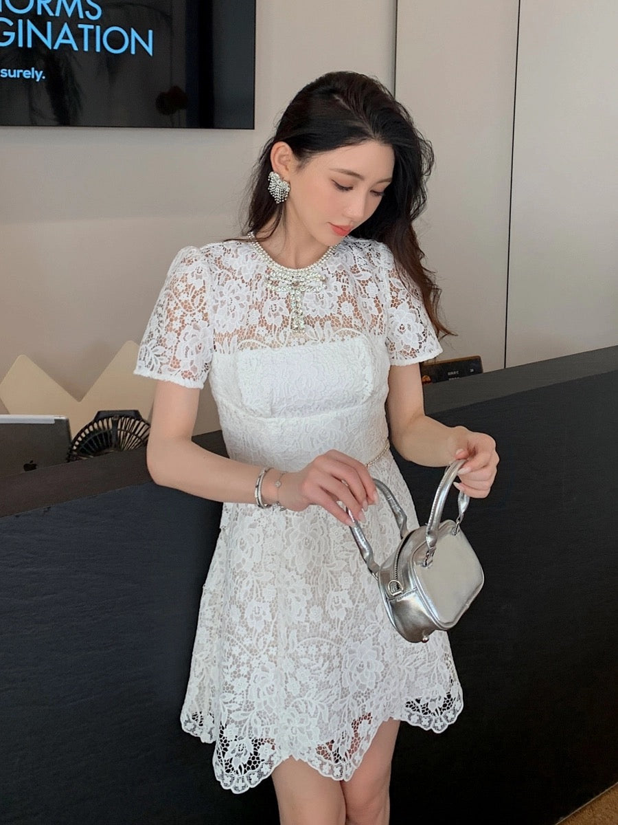 This year's most popular skirt, high-end, French fashion, white lace round neck, short-sleeved waist dress