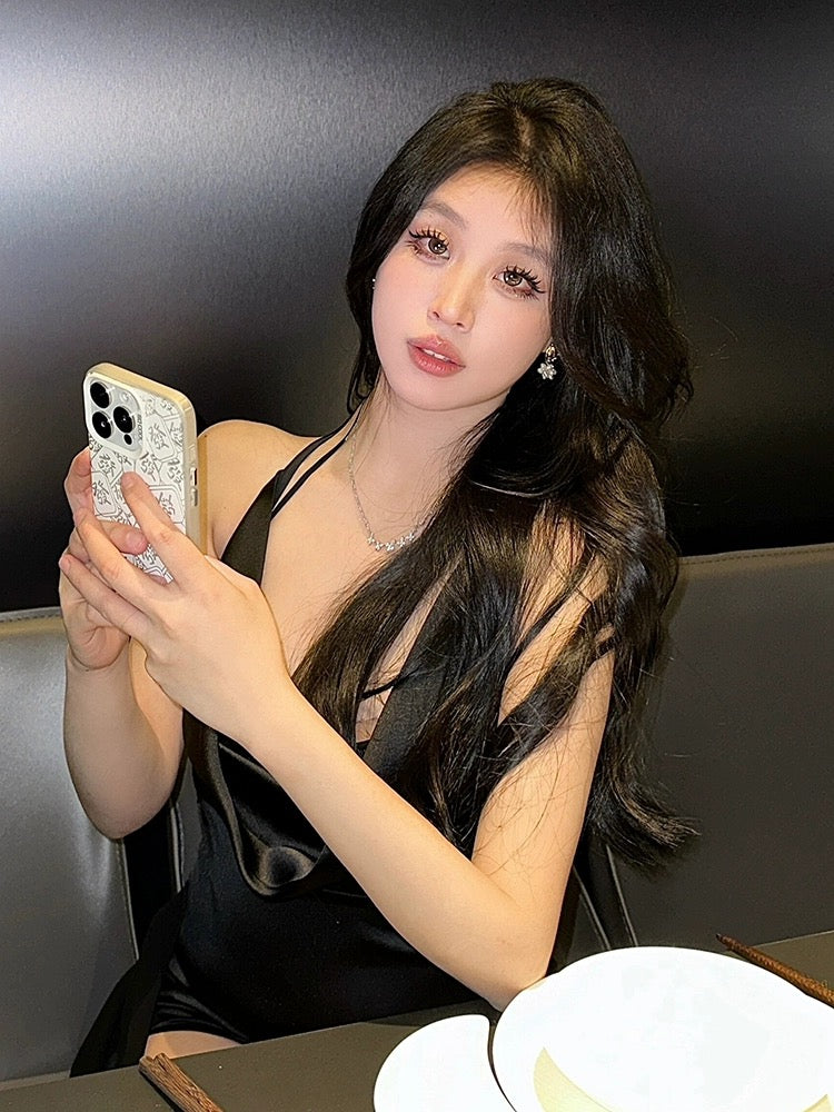 High-end little black dress, slim waist, hip-hugging short skirt, Hepburn-style suspender dress, new style for spring and summer
