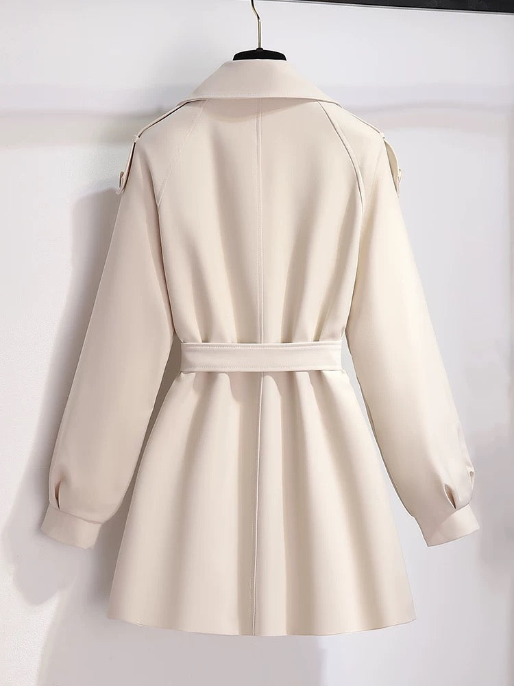 Beige short windbreaker jacket for women, spring and autumn 2024 new style, small and high-end, this year's popular autumn coat