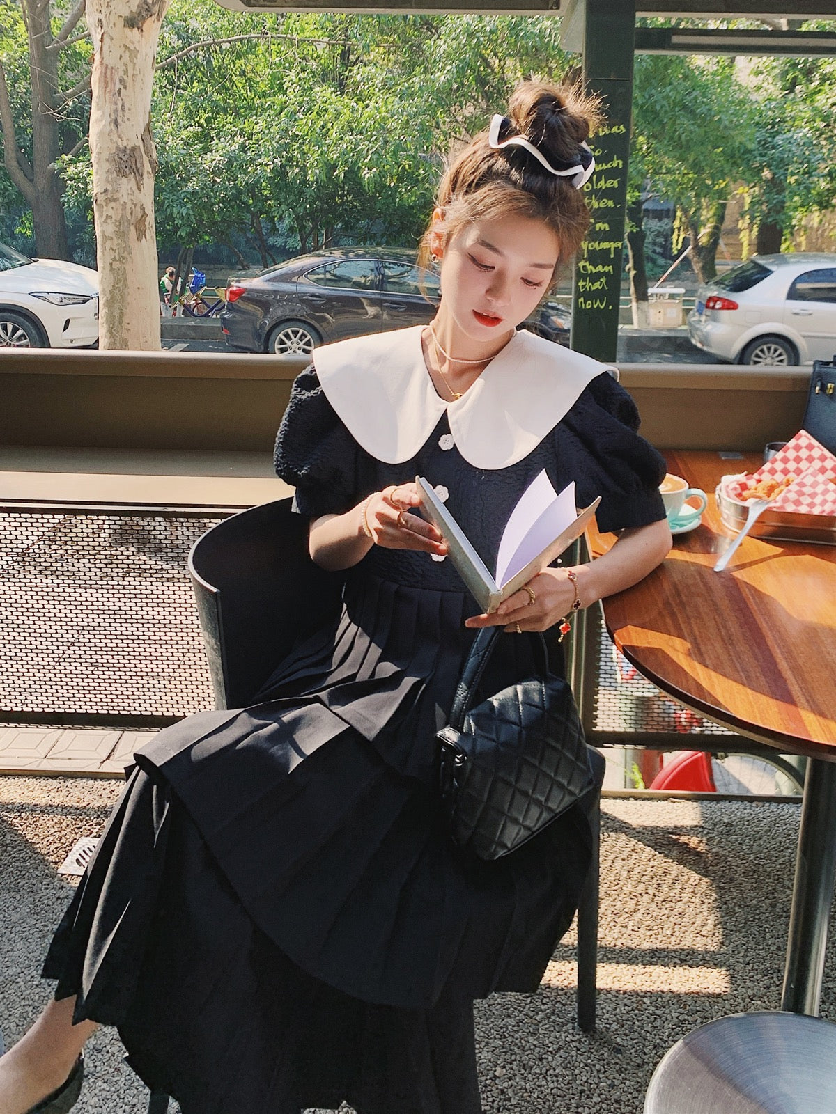 French temperament puff sleeve dress design sense niche 2023 summer new women's clothing high-end pleated cake skirt