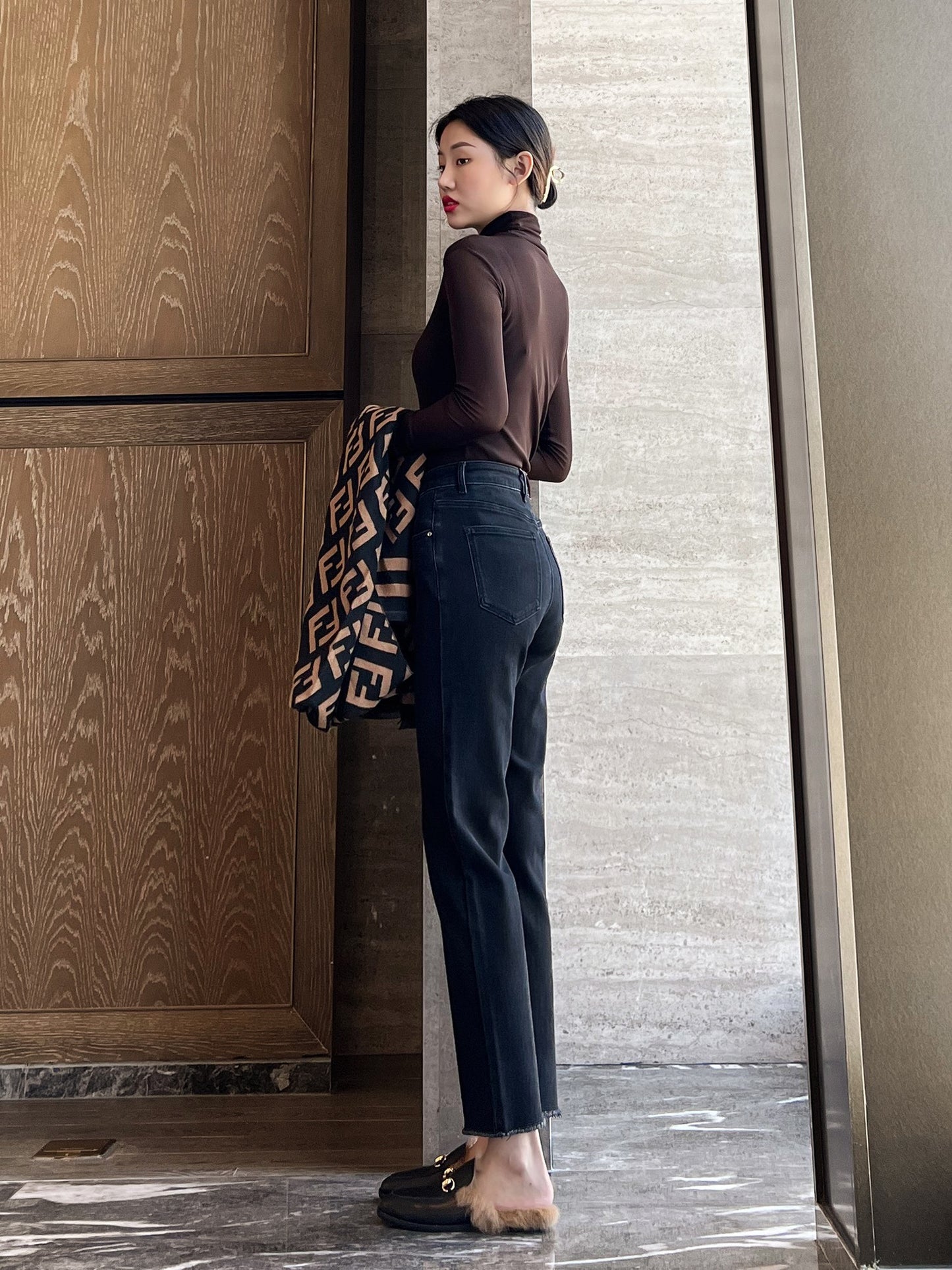 Wang Youshan black straight jeans women look thin early spring 2023 new high waist nine points cigarette pants casual
