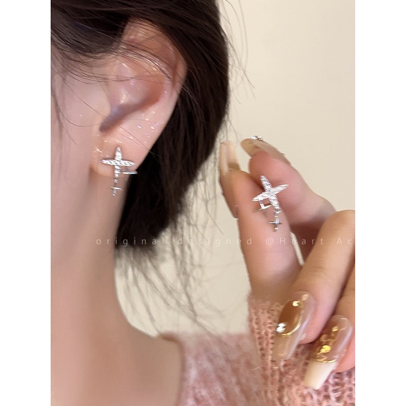 Small and exquisite four-pointed star silver needle earrings women's high-end design sparkling diamond earrings simple and versatile cold wind earrings