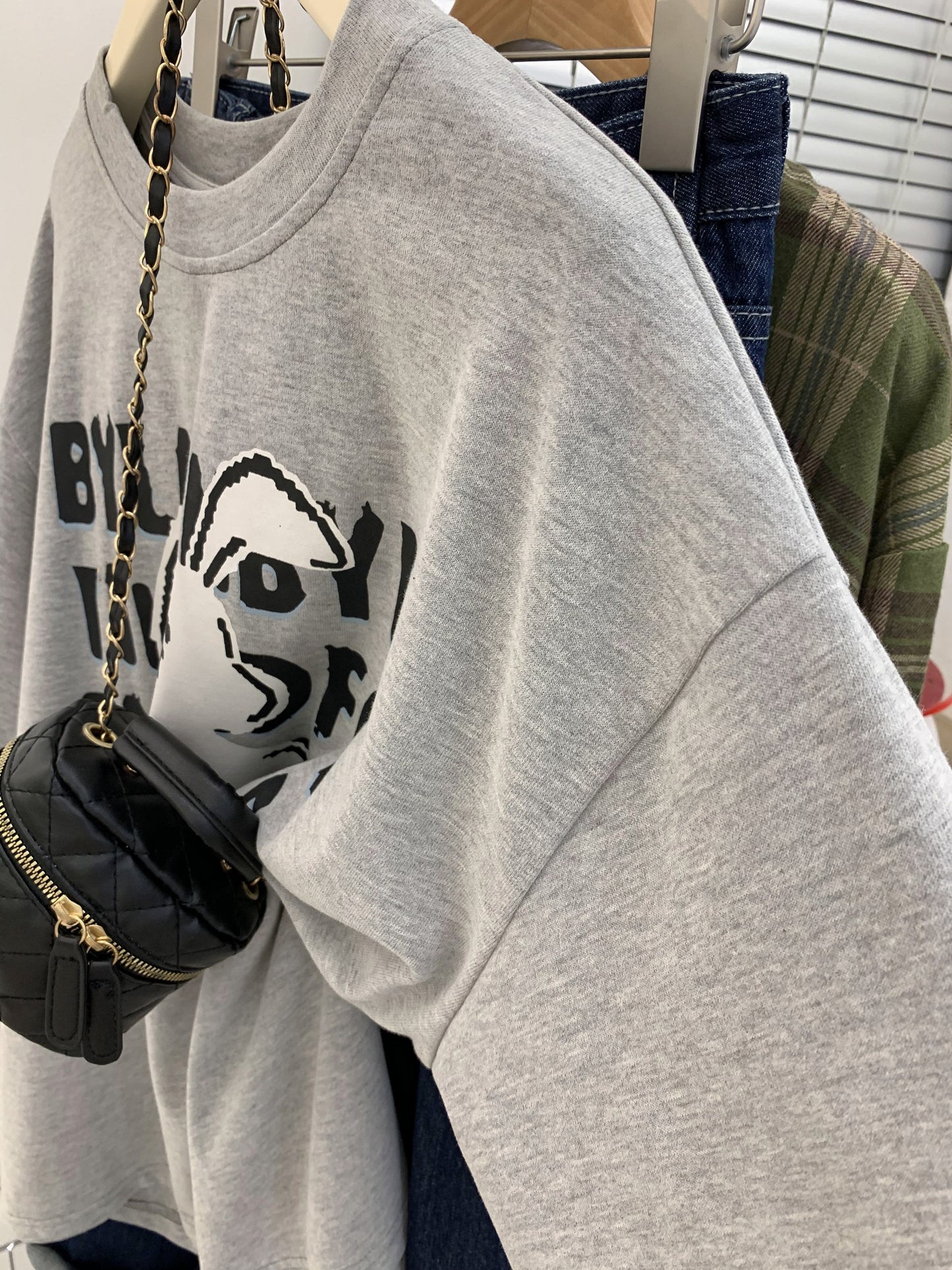Gray front shoulder printed t-shirt female summer summer design sense niche loose T-shirt small chic short-sleeved top