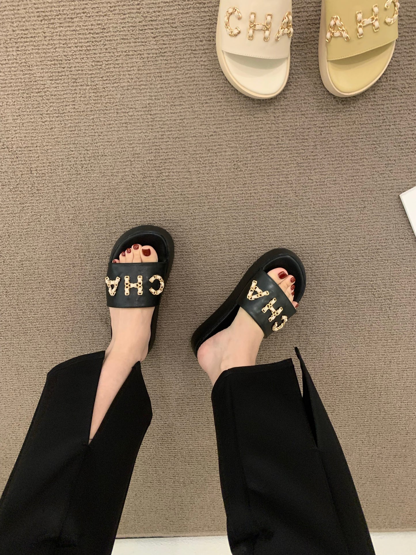 Net red thick-soled French holiday sandals and slippers women's shoes outside wear 2023 new summer small fragrance wind cake sandals