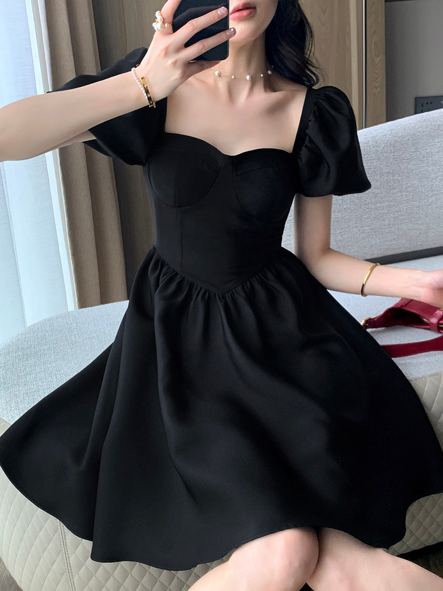 Guoge customized black dress female 2023 summer new waist slimming temperament Hepburn style square collar little black dress