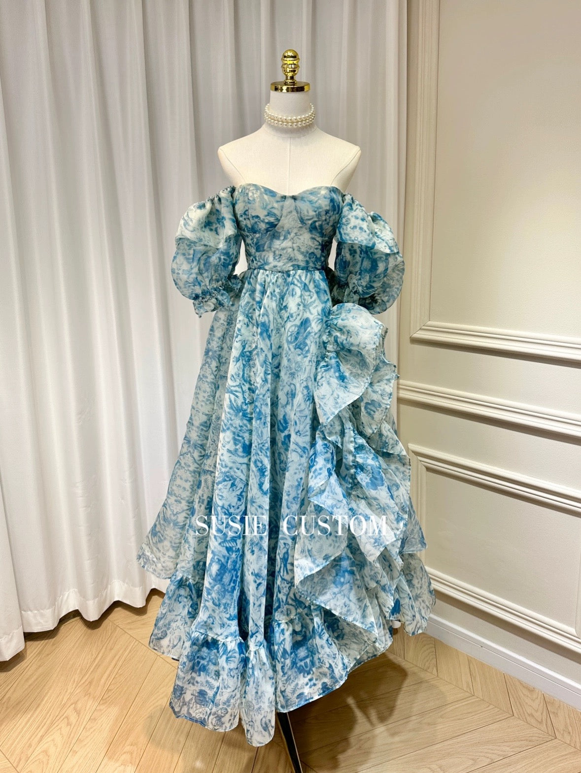 Heavy French style princess dress with chest pad, puff sleeves, off-th Lee Nhi Boutique Heavy French style princess dress with chest pad, puff sleeves, off-th Lee Nhi Boutique