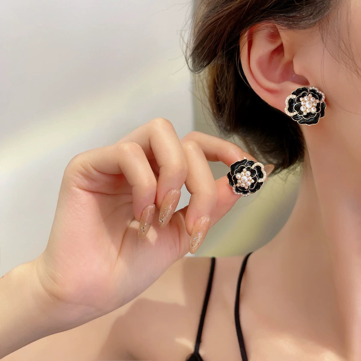 Camellia Xiaoxiang high-end earrings retro temperament earrings 2010 new 925 silver needle fashion new women's tide