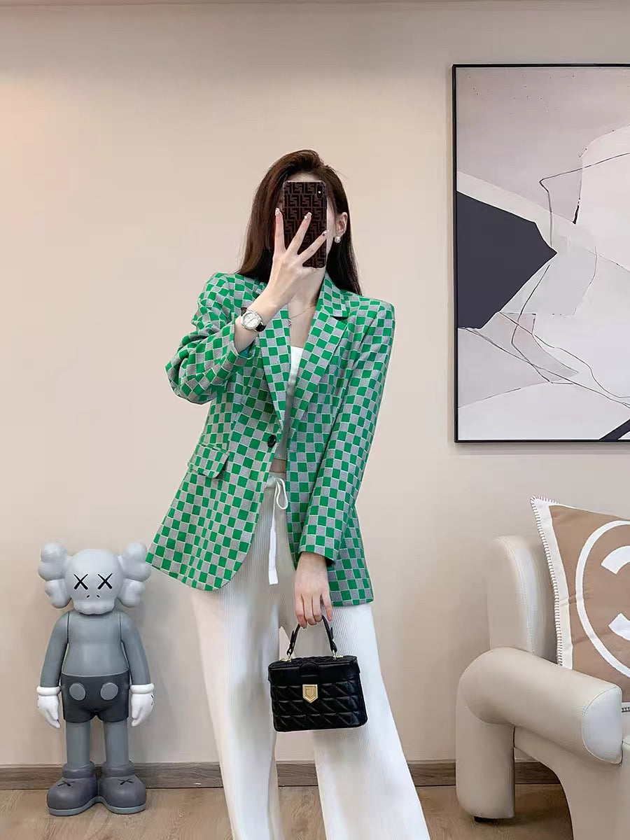 2022 autumn and winter new French temperament, slim, slim, high-end, small, casual, plaid, small suit jacket for women