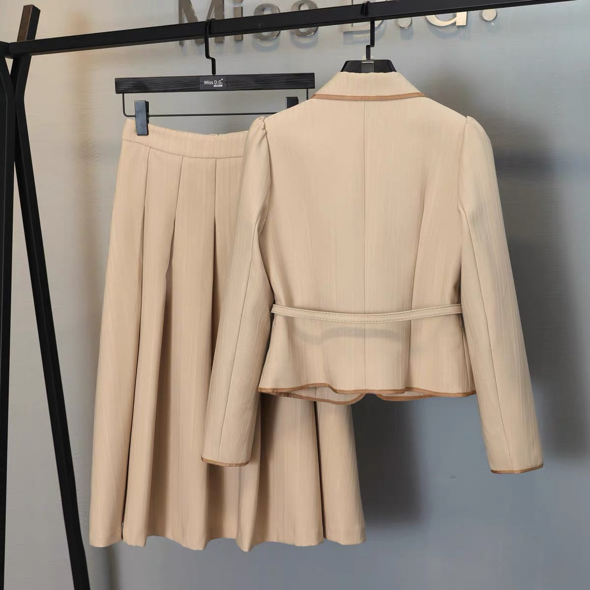 Miss DG fashion age-reducing suit women's autumn new short coat all-match slim slim skirt two-piece set