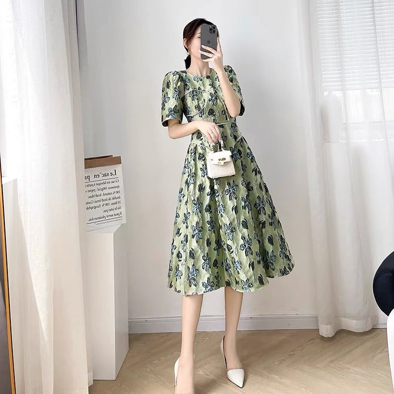 2022 new women's summer palace style jacquard puff sleeve mid-length dress women's waist and slim retro skirt
