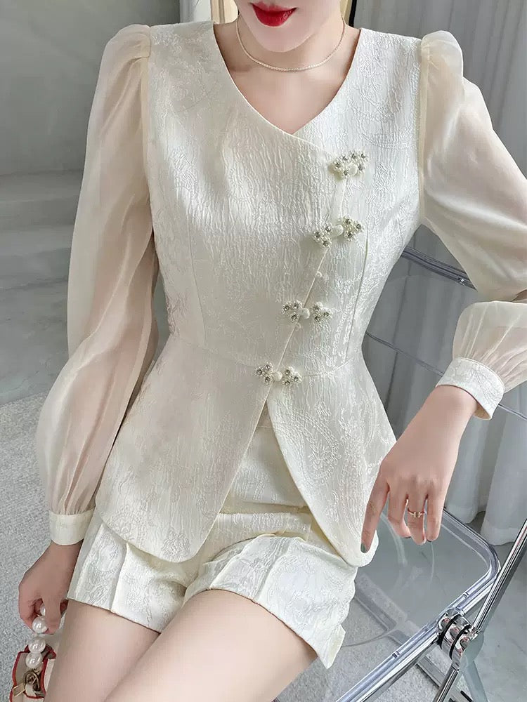 Original design high-definition light luxury women's clothing new Chinese style playful and lively age-reducing temperament shorts two-piece suit autumn 1820