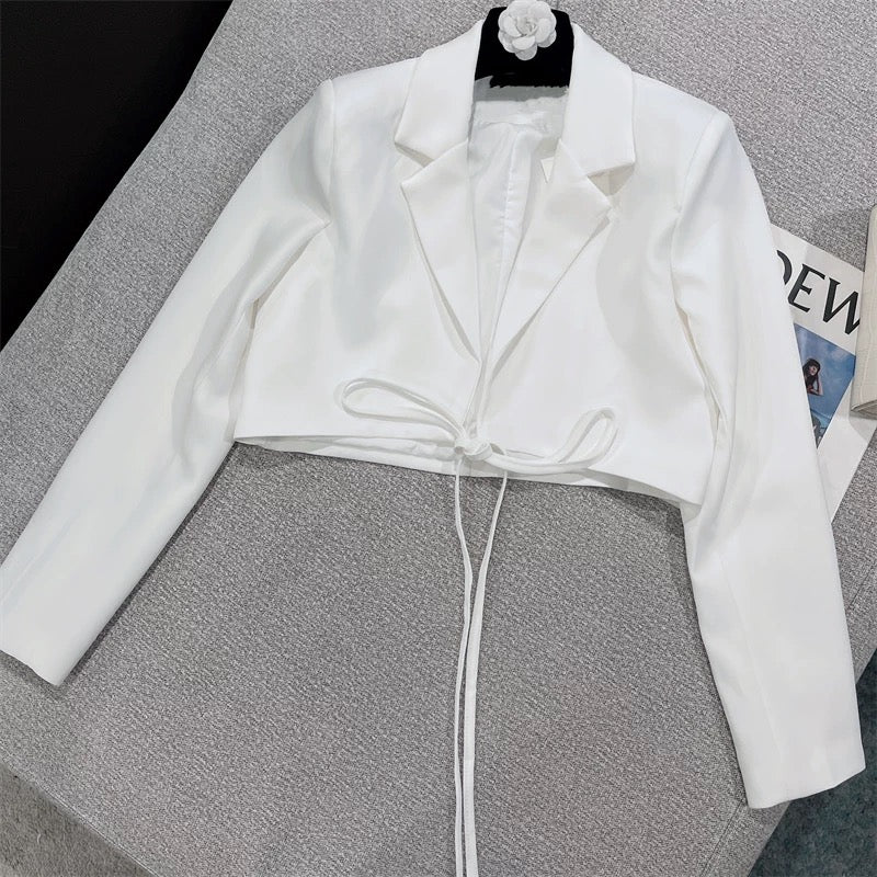 2022 early autumn new French design sense temperament bandage short suit same color high waist suit pants suit women 1619
