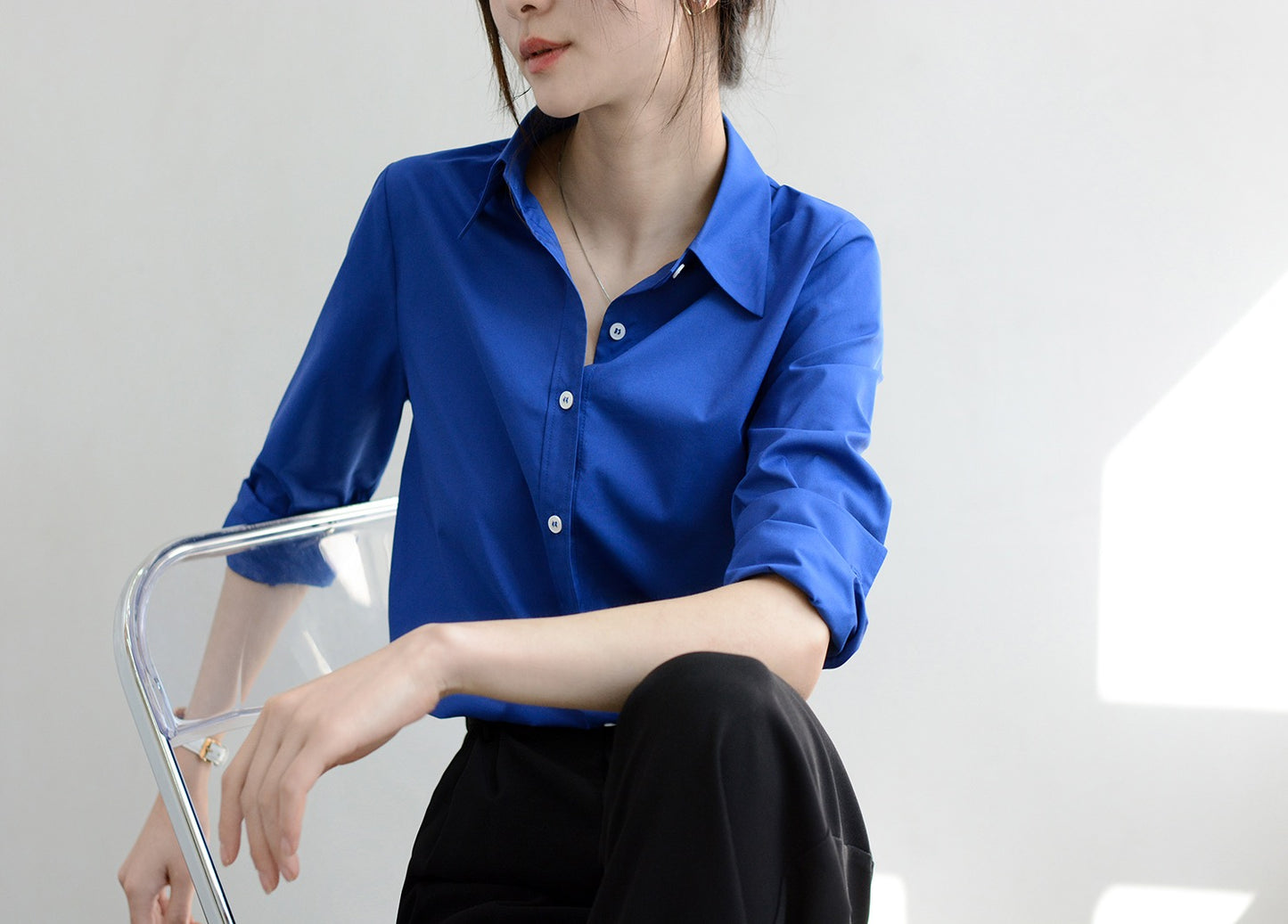 TRR tucked into pants looks great Sapphire blue long-sleeved loose shirt single-breasted lapel shirt top chic