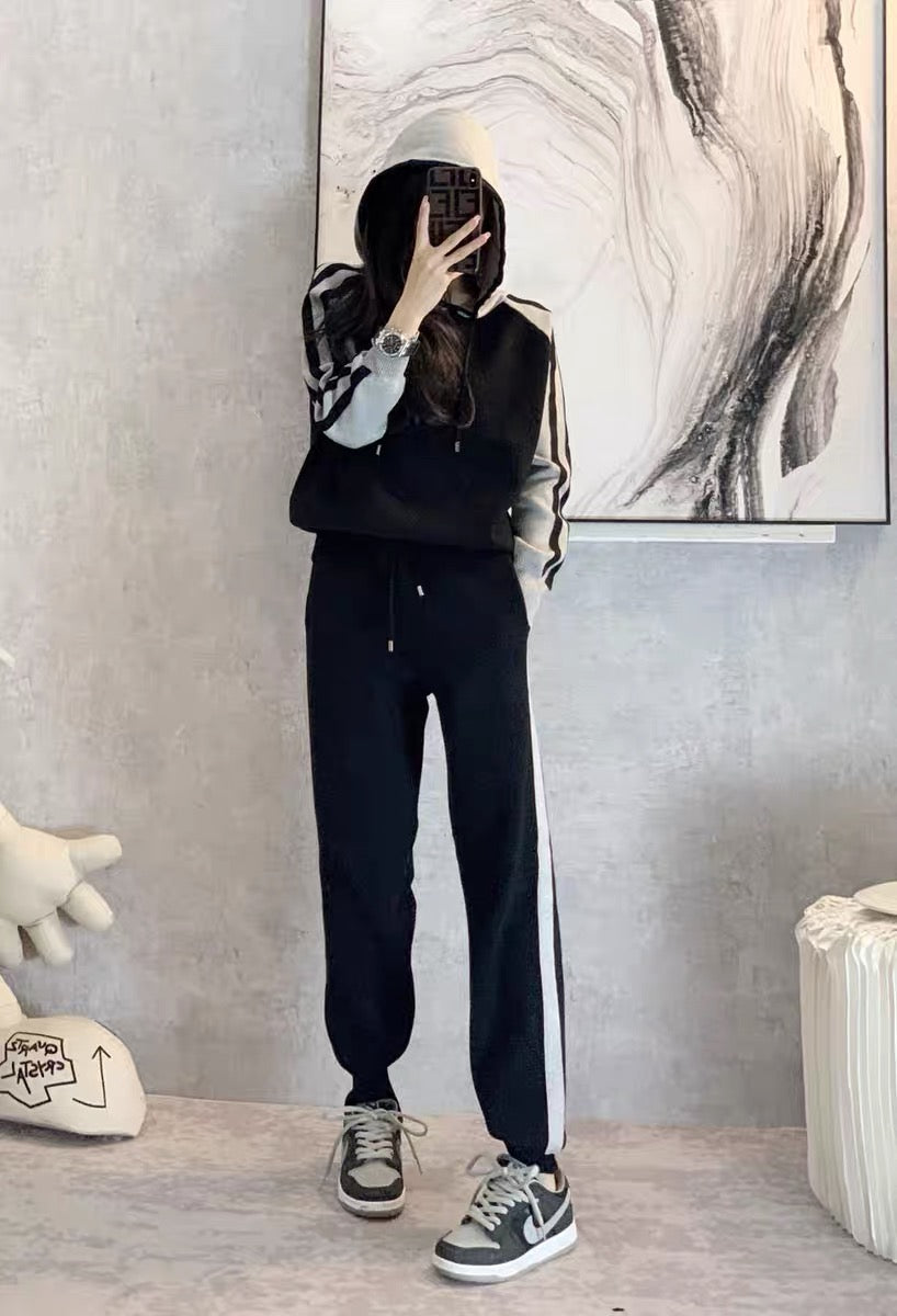 Autumn Xiaoxiang style age-reducing temperament Hong Kong style retro chic Western style casual sportswear trousers two-piece suit female tide